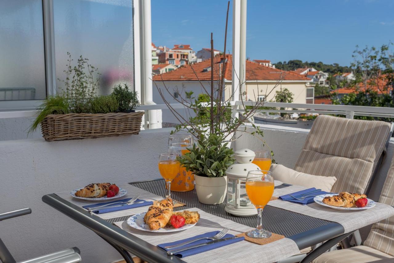 So Hvar So Good! Spacious With Terrace Apartment Hvar Town Bagian luar foto