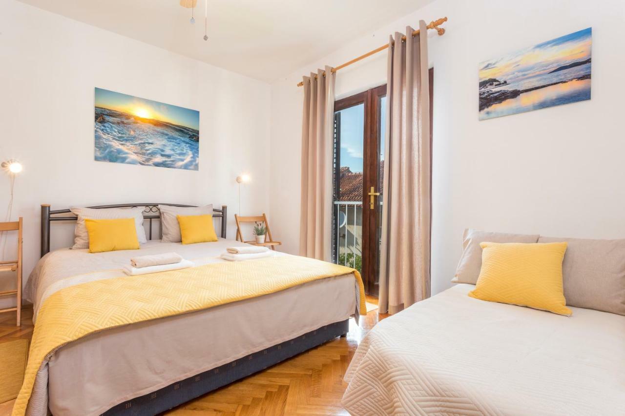 So Hvar So Good! Spacious With Terrace Apartment Hvar Town Bagian luar foto